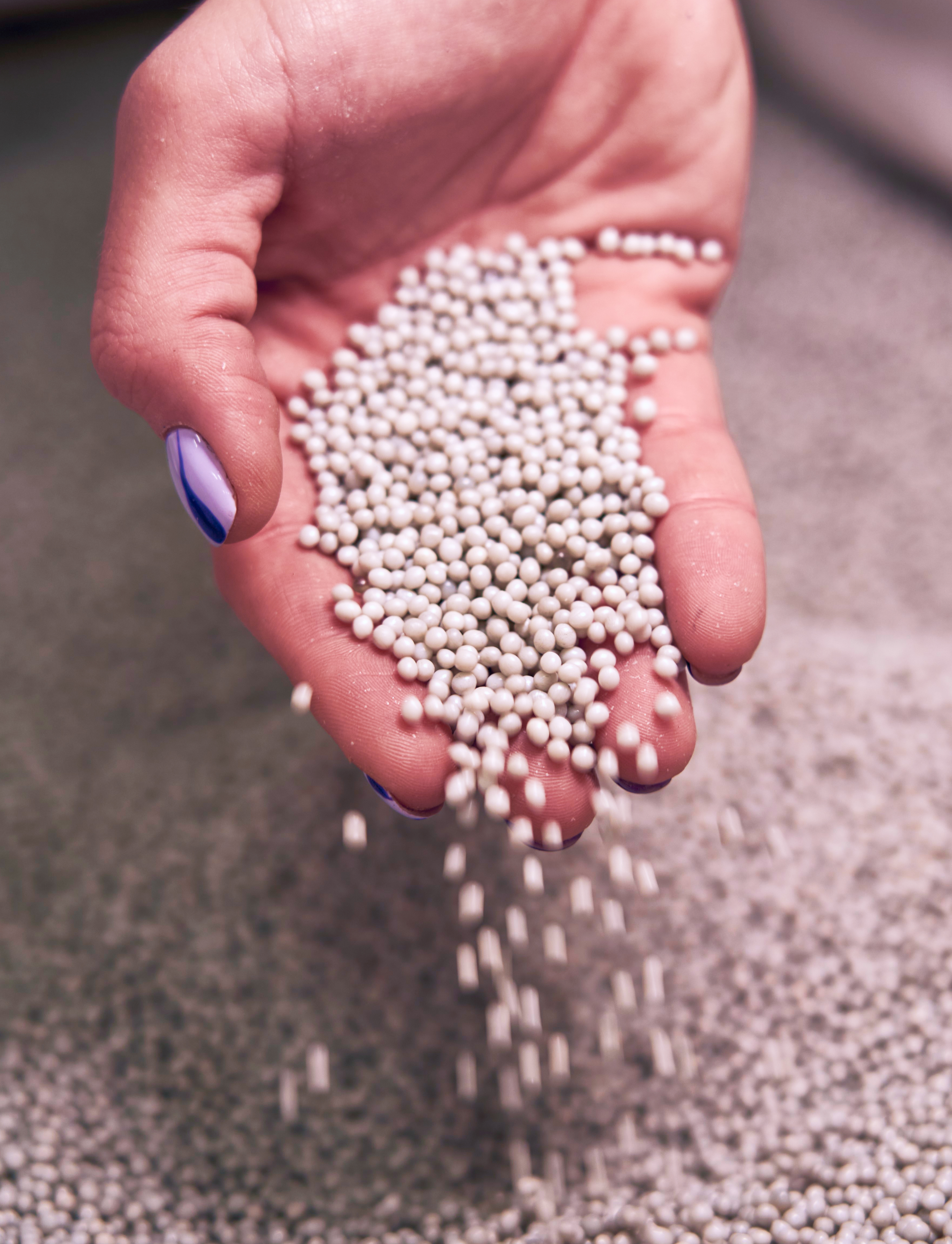 PlÃ¡sticos triturados para reciclaje en loginplast